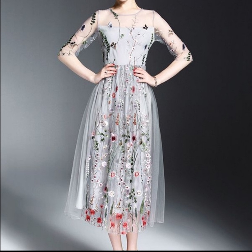 Metisu Dress Gray Floral Embroidery Sheer